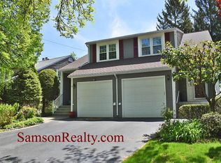 10 Arbor Dr, Providence, RI 02908