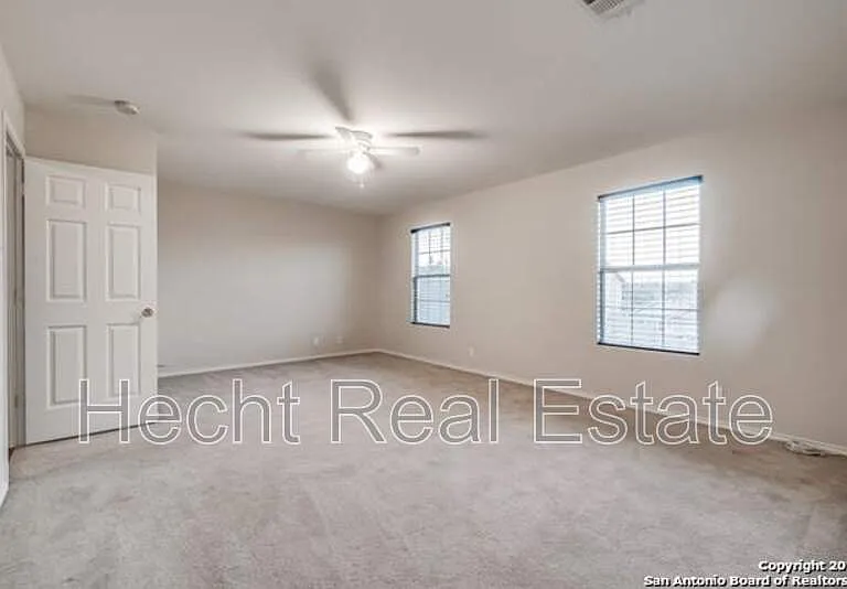 210 Mallow Grv — Photo 3