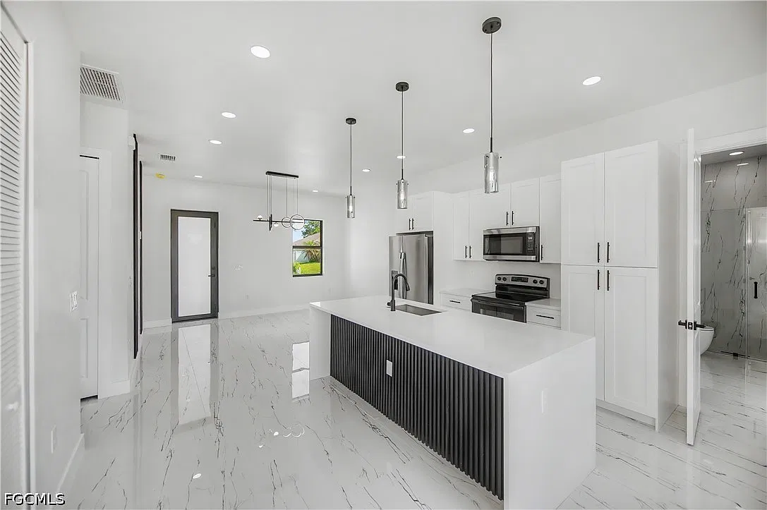 3 bed, 3.0 bath, 1057 sqft, $1,750 — Photo 4