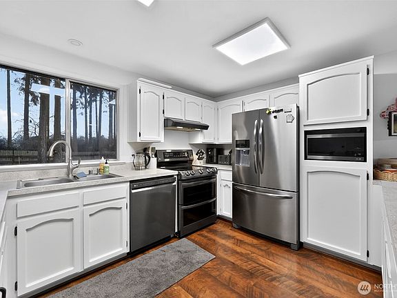 4th image of 2270 Wellman Place