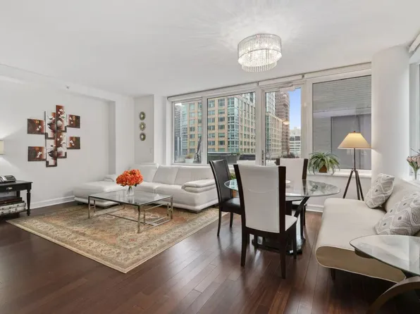 80 Riverside Boulevard image 4 of 7