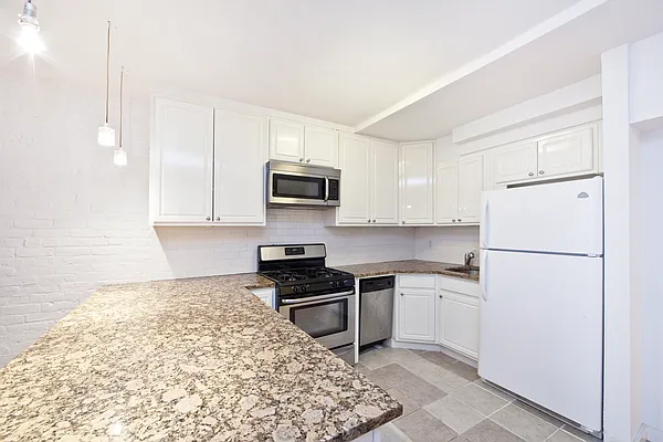 Rented by R New York | media 32