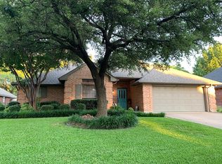 140 Sandlewood Ln, Burleson, TX 76028