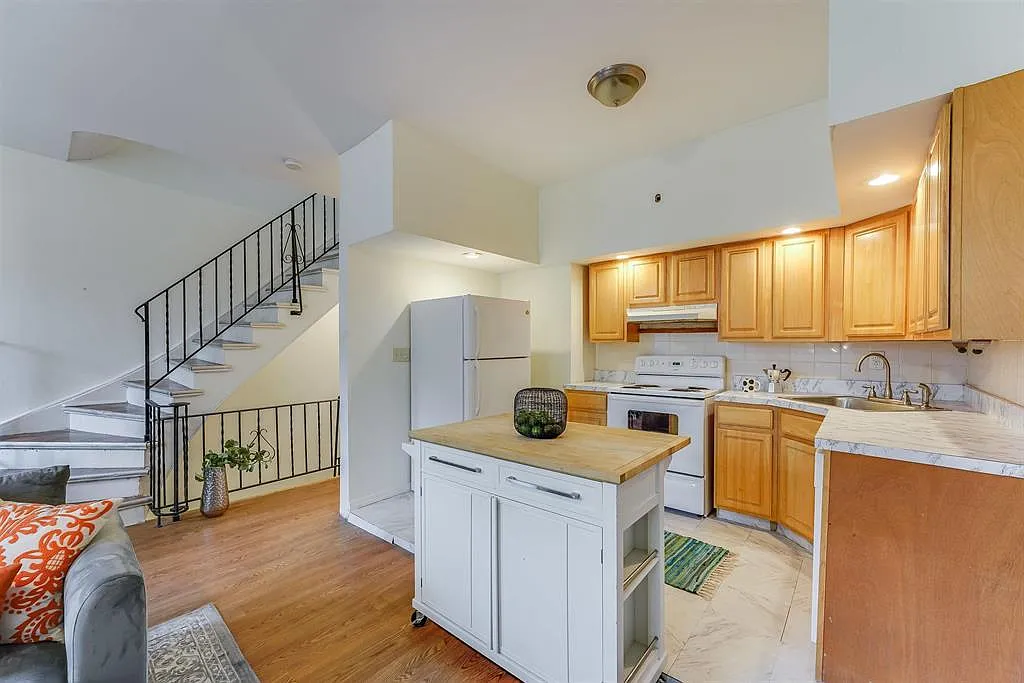 4 bed, 2000 sqft, $8,000 — Photo 3
