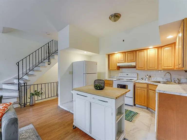 107 Madison St — Photo 3