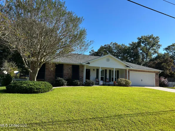 8716 Diamondhead Dr W, Diamondhead, MS 39525