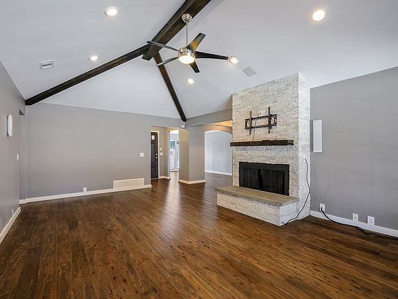 3rd image of 2412 Ables Dr
