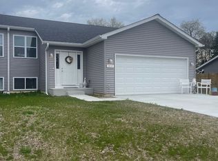 808 Country Ln, Twin Lakes, WI 53181