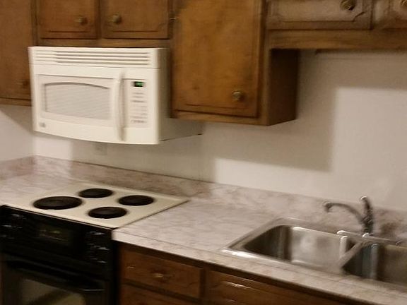 LARGE KITCHEN