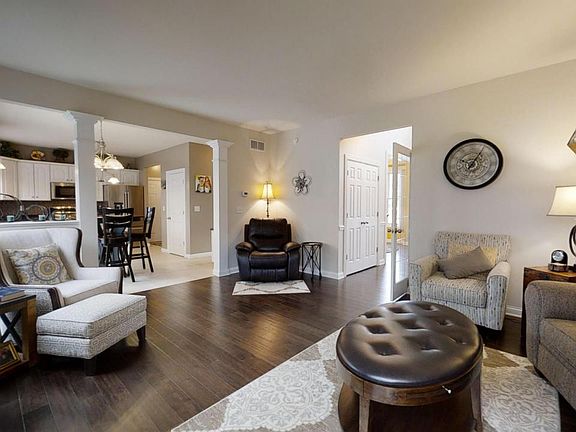 4th image of 4389 Tosi Cir
