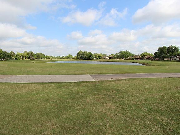 THIS IS THE GOLF CART TRAIL.  QUAIL VALLEY HAS TWO 18 HOLE GOLF COURSES - 'LA QUINTA' IS ONE OF THE TWO COURSES.