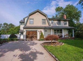11 Metcale Ln, East Northport, NY 11731