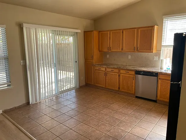 4 bed, 1500 sqft, $2,650 — Photo 4