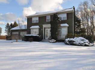 84 E Meadow Rd, Baiting Hollow, NY 11933