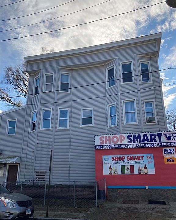 1st image of 284 Putnam St #2L