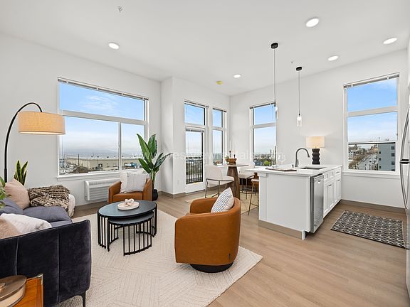 3rd image of 711 Astor St #608