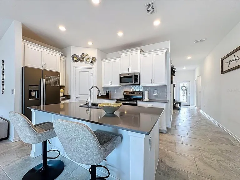 6952 Dilly Lake Ave — Photo 3