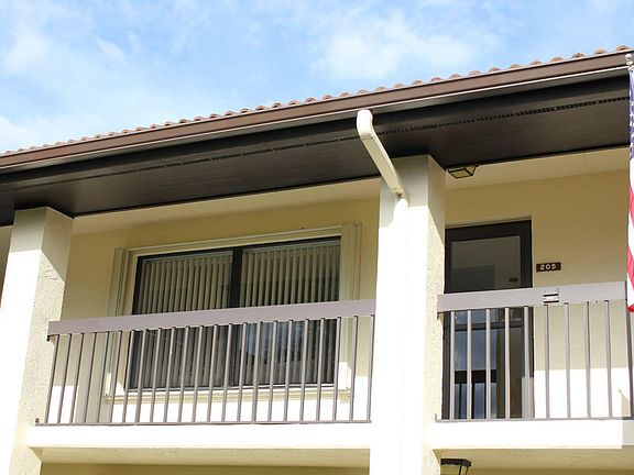 3rd image of 211 SW South River Drive #205