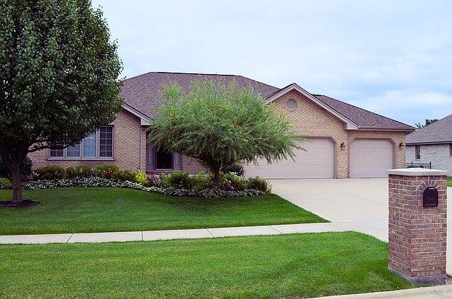 1st image of 16000 Ridgewood Dr