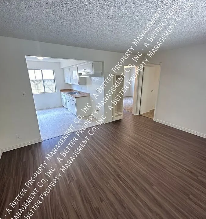 2827 E 3rd St #2