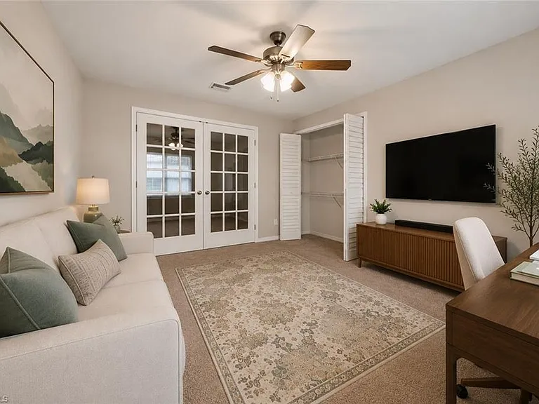 430 Saint Andrews Blvd #6 — Photo 5