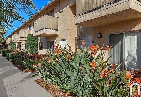4th image of 1096 N Mollison Ave APT 33