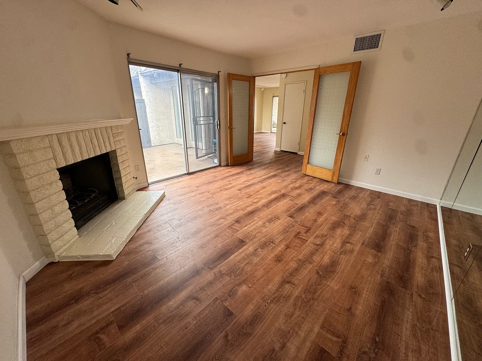 2 bed, 2.5 bath, 1375 sqft, $3,850 — Photo 4