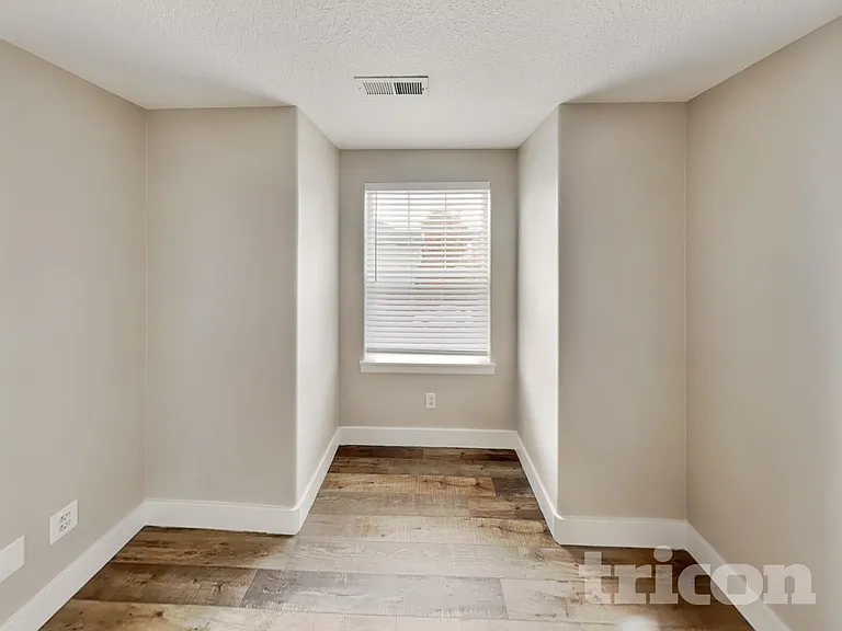 6007 NE 60th Ave — Photo 10