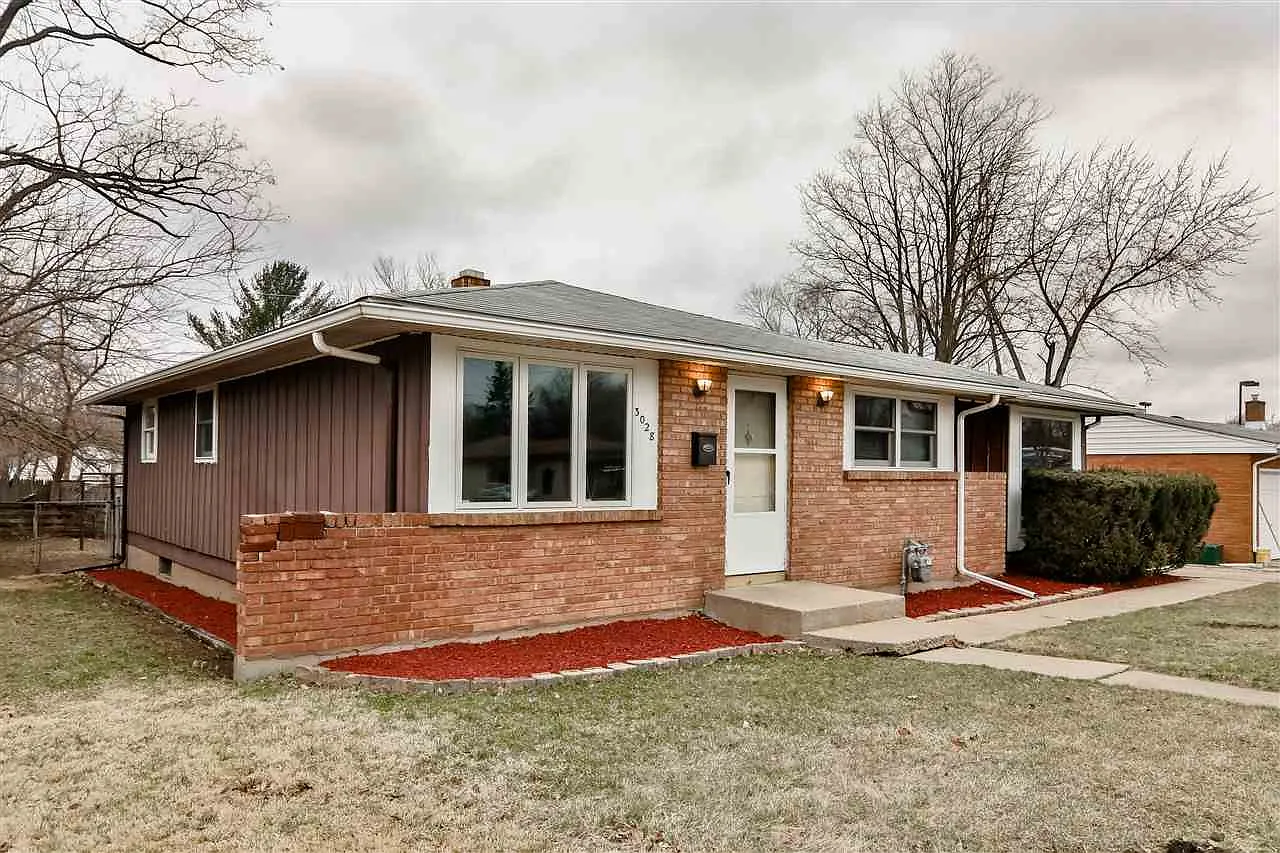 3028 N Rockton Ave photo 1