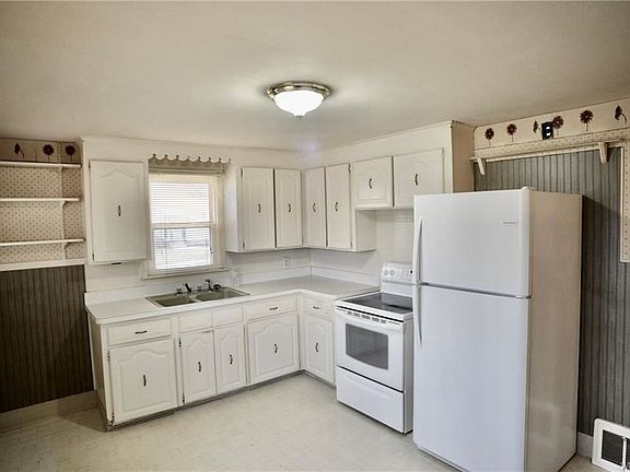 5th image of 530 Maynard Dr
