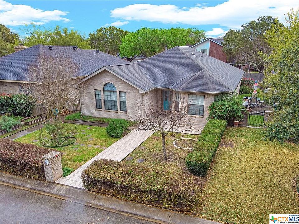 1st image of 152 Gardenridge Dr