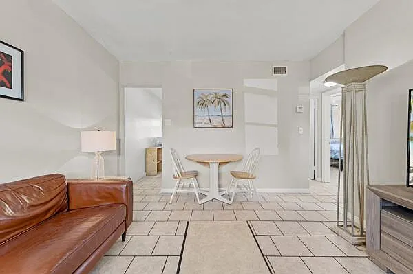 1127 NE 5th Ave — Photo 6