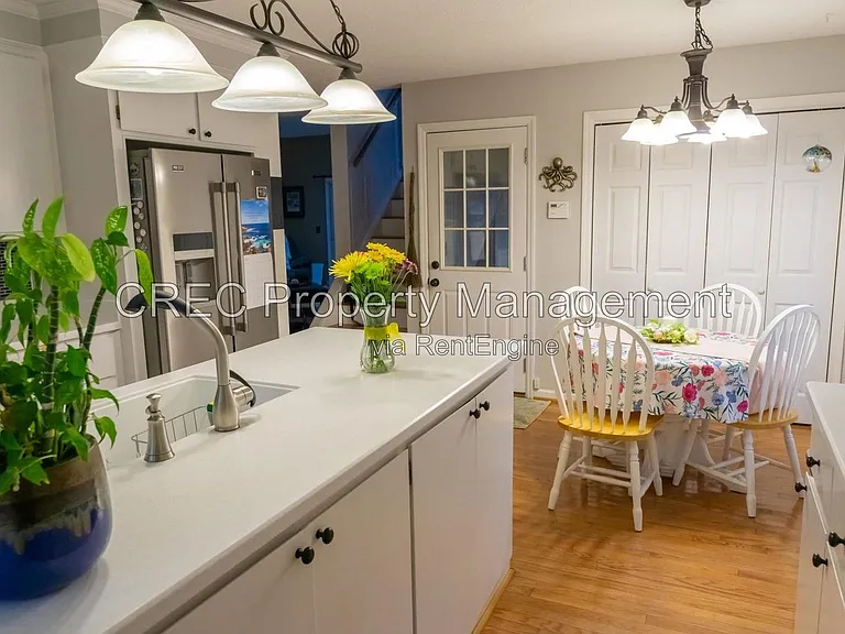 114 Queensbury Cir — Photo 9