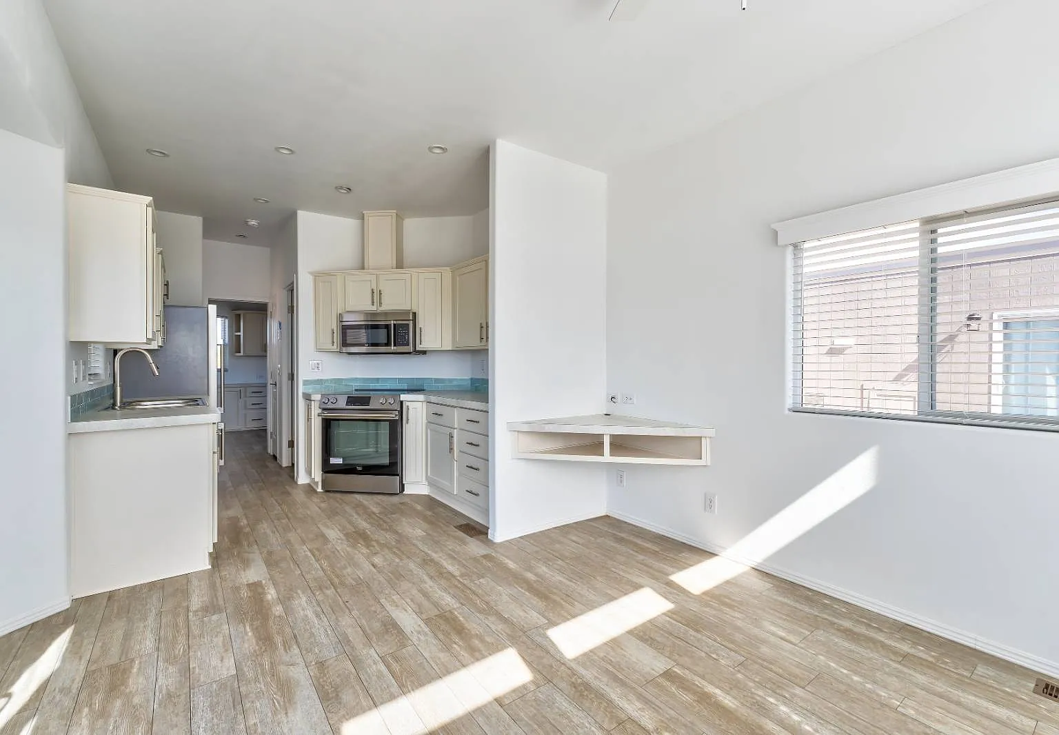1 bed, 1.0 bath, 396 sqft, $1,250 — Photo 3
