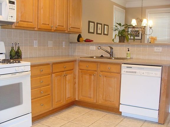 5th image of 613 Sycamore Ridge Dr