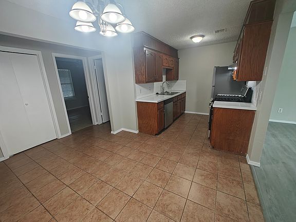 4th image of 5732 S Vancouver Ave