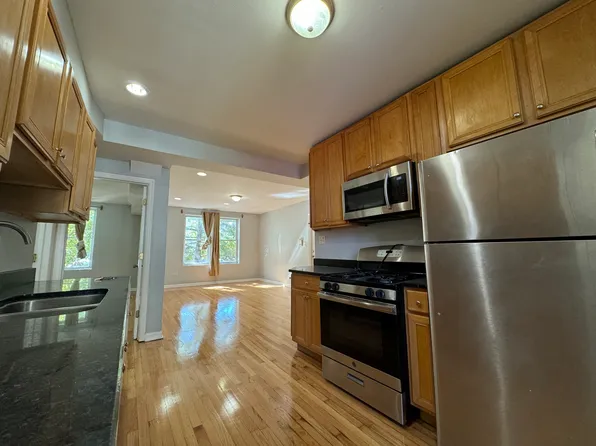 3618 W Augusta Blvd #1, Chicago, IL 60651