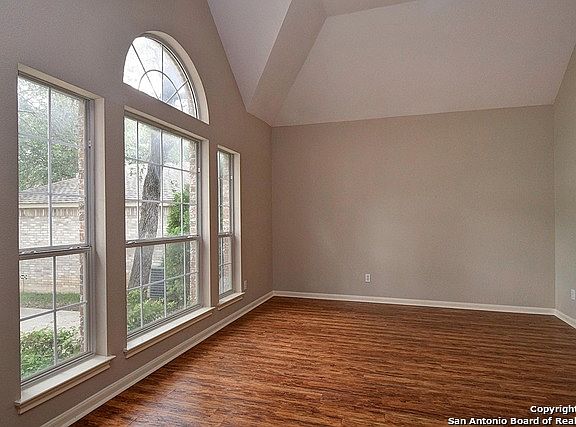 4th image of 2531 Lakehills St