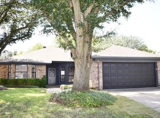 6801 Mesa Dr, North Richland Hills, TX 76182