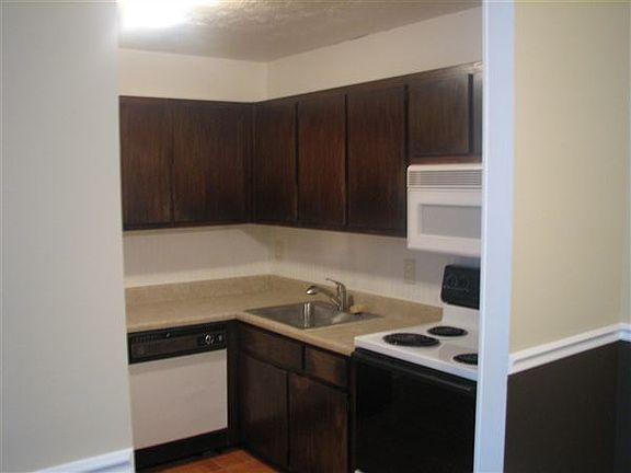 IMG_0223 kitchen with pantry