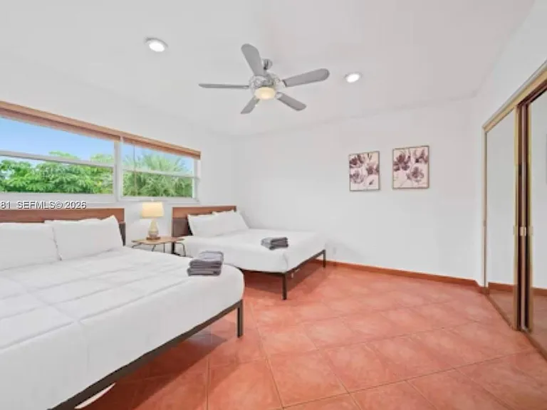 2424 NE 9th St #307 — Photo 9