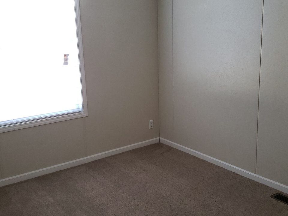 1st image of 516 Courtland Ln #590