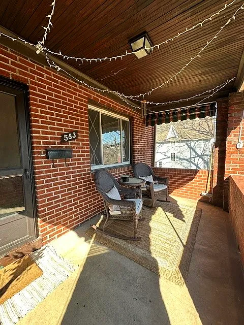 3 bed, $1,895 — Photo 2