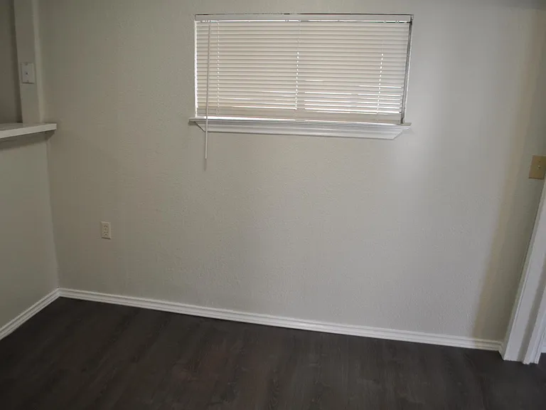 313 N Flat St — Photo 15