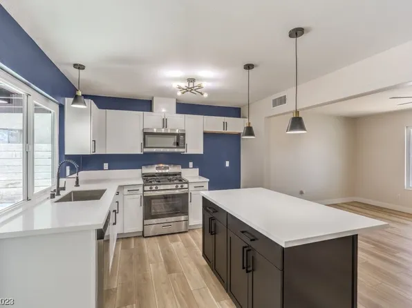 2924 Demetrius Ave, Las Vegas, NV 89101