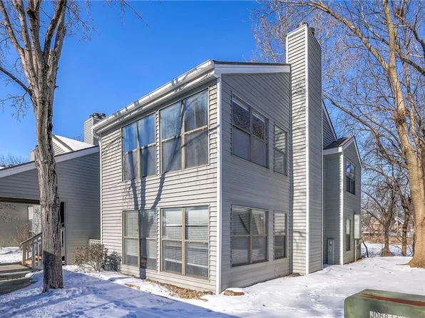 8848 W 106th Ter, Overland Park, KS 66212