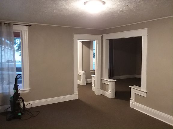 3rd image of 817 E Illinois Ave