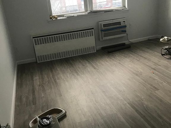 5th image of 234 Bay 40 St