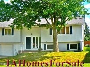 5209 Spencer Dr SW, Cedar Rapids, IA 52404