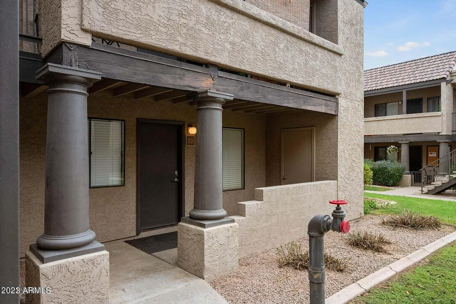 2 bed, 2.0 bath, 962 sqft, $2,000 — Photo 1